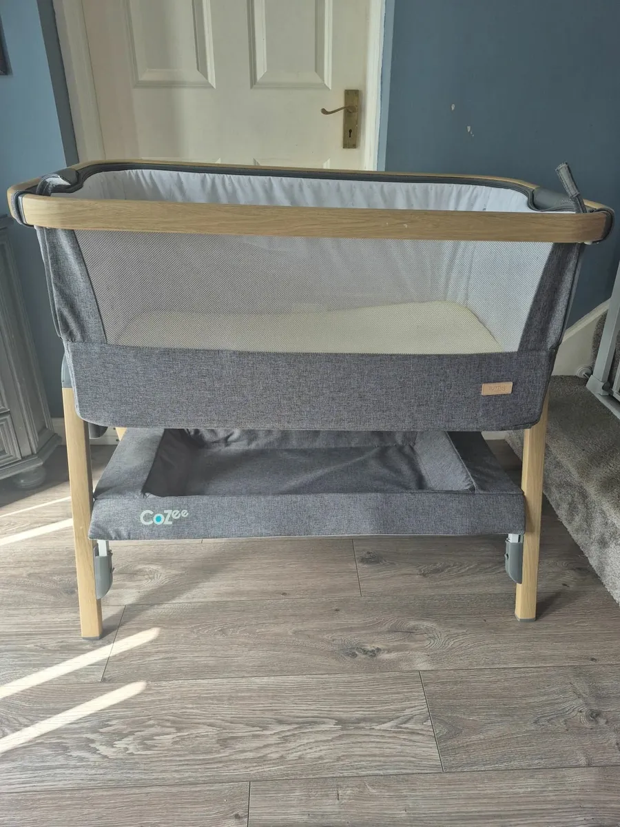 Bedside crib - Image 1