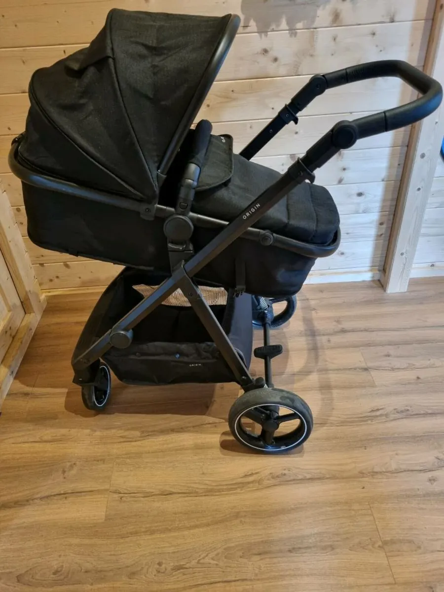 Travel System with Isofix - Image 2