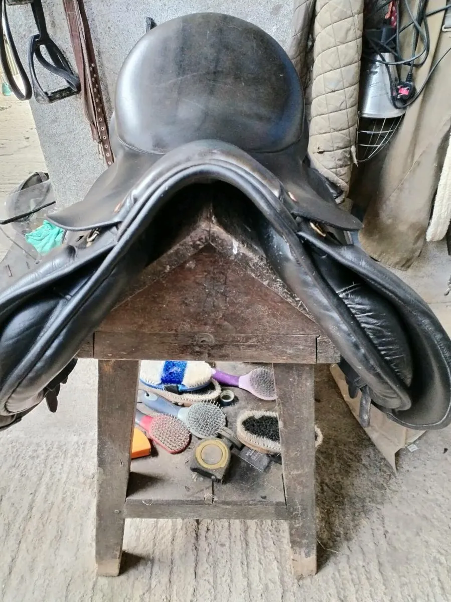 18" Wide/X-Wide English Saddle - Image 4