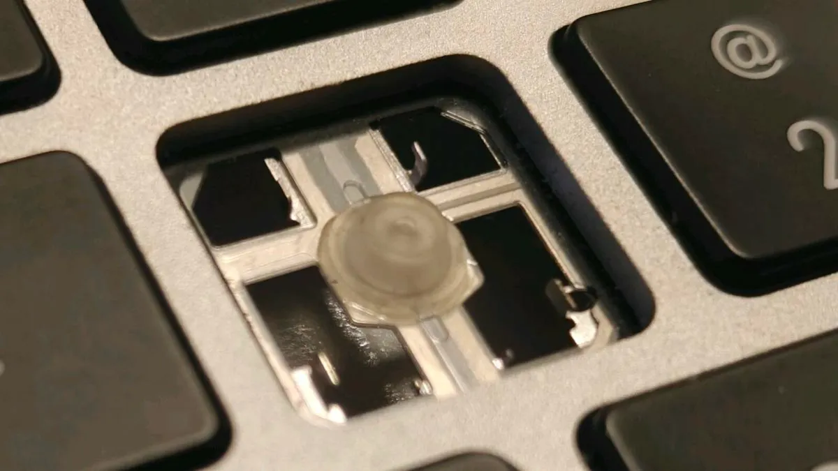MacBook Pro Keyboard Key (1x) – Check Hinge Type! - Image 3