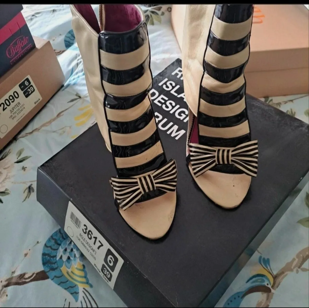 Woman's shoes - Image 2