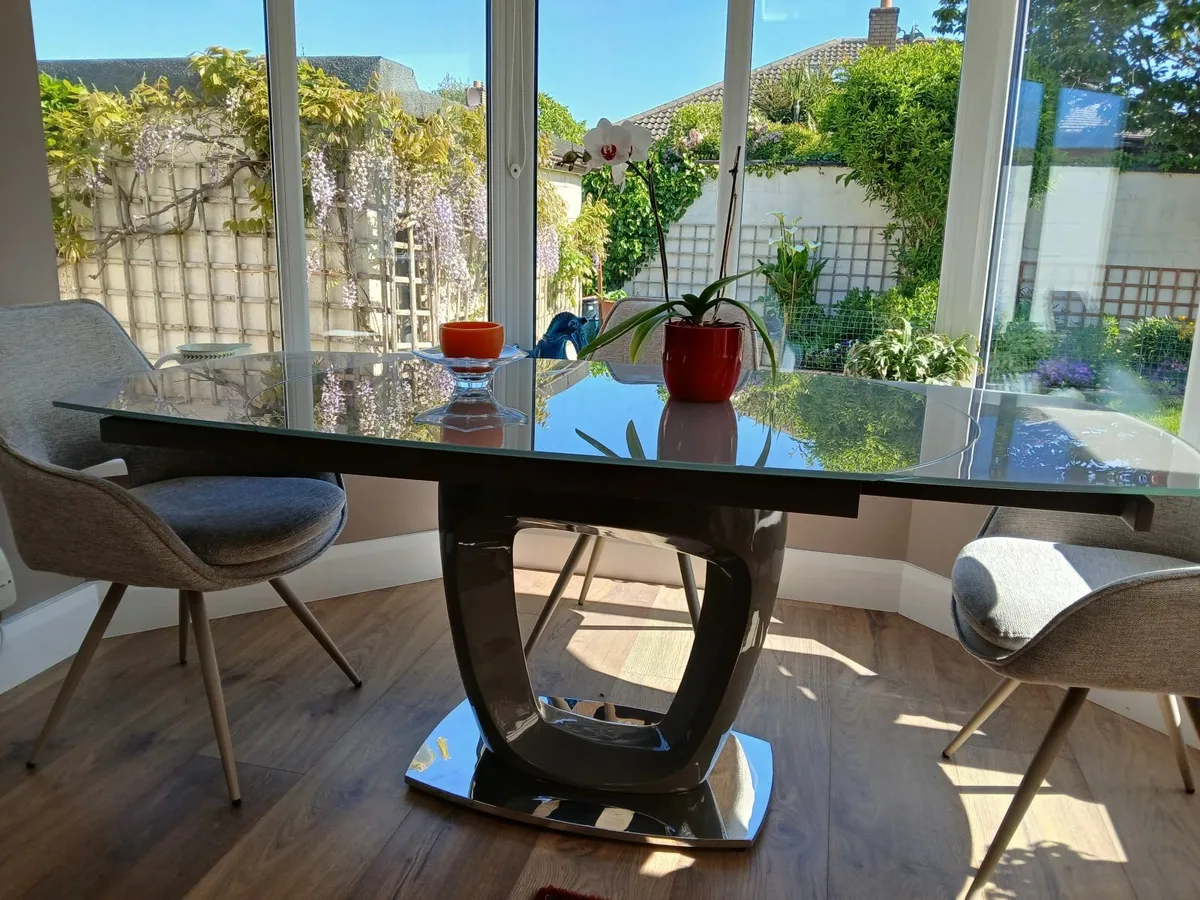 Glass dining table 120cm rotating to 180cm - Image 1
