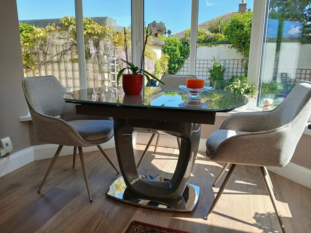 Glass dining table 120cm rotating to 180cm - Image 2