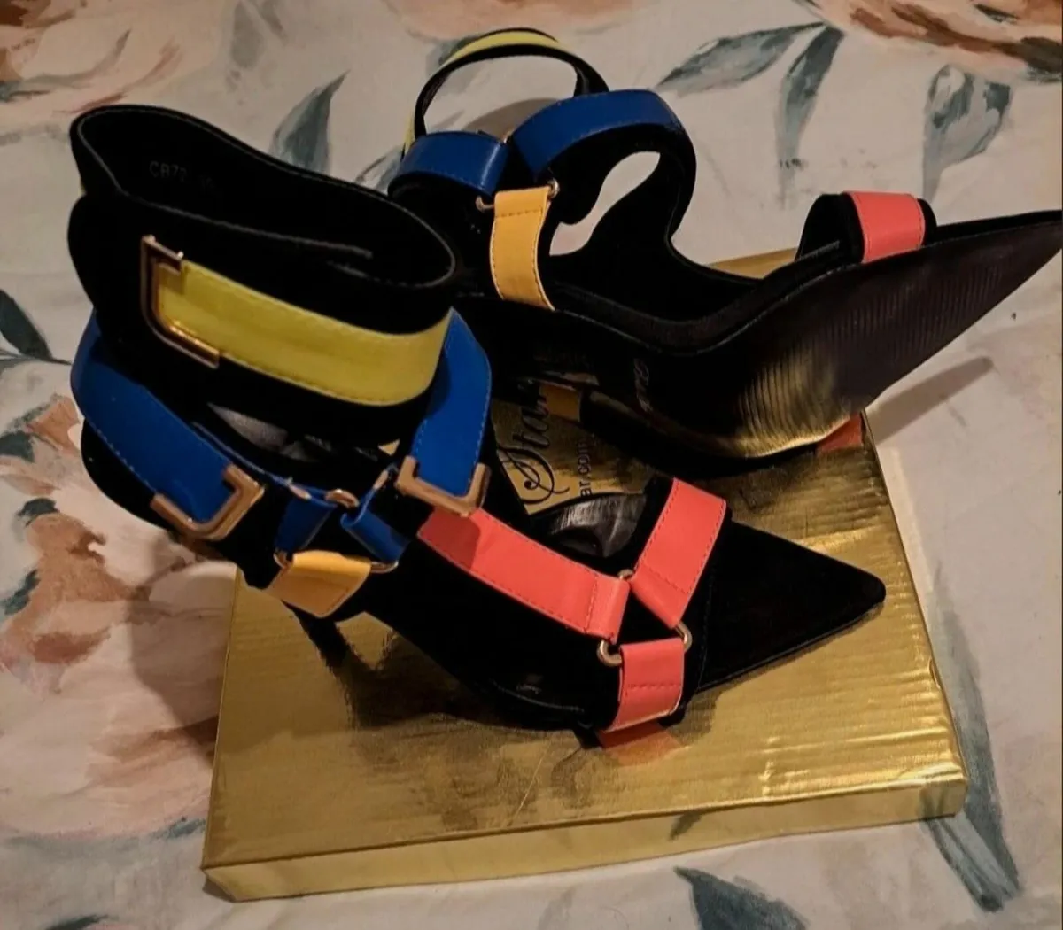 Woman's shoes - Image 1