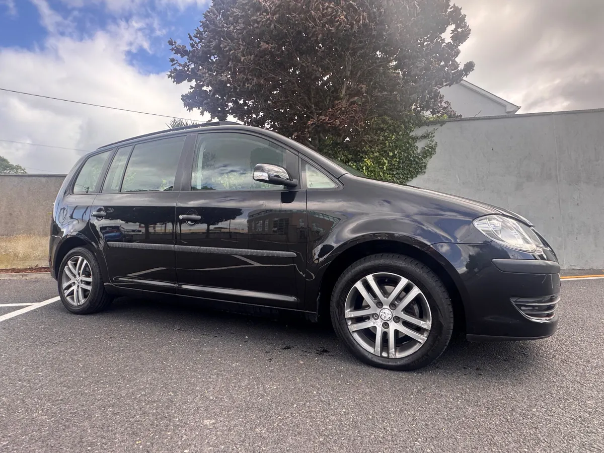 Volkswagen Touran 2008 - Image 1