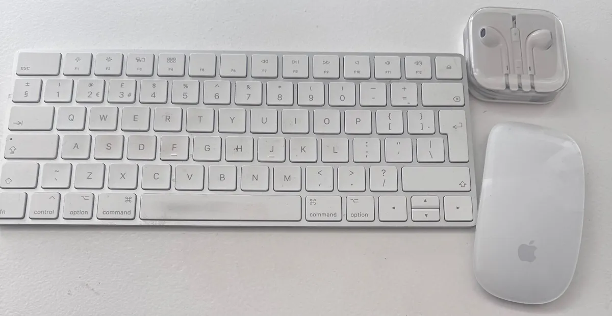 Apple accessories - Image 1