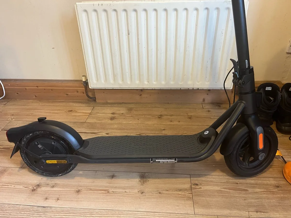 Ninebot F2 kick scooter - Image 2
