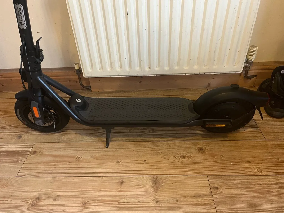 Ninebot F2 kick scooter - Image 3
