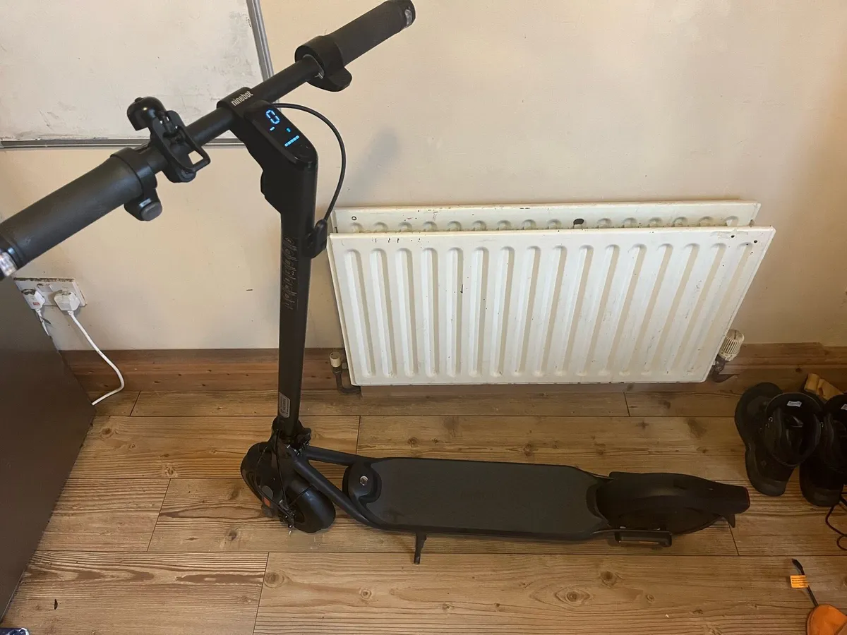 Ninebot F2 kick scooter - Image 4