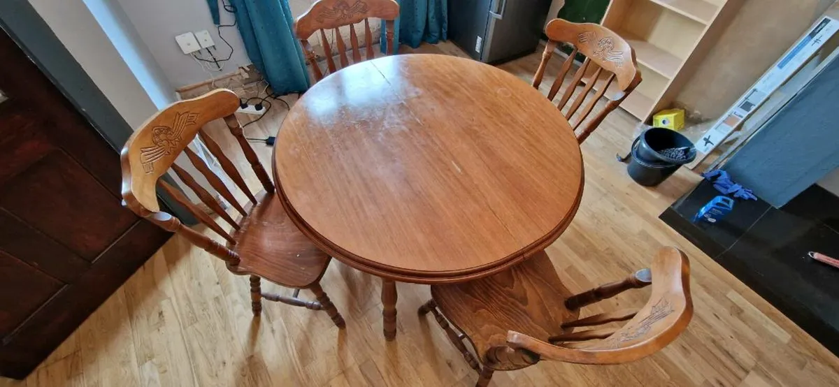 Table and 4 chairs - Image 2