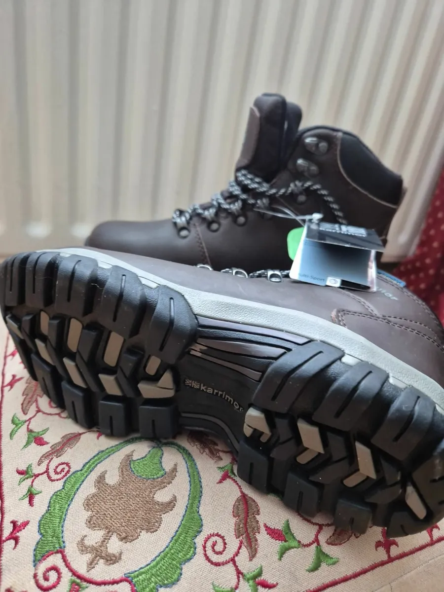 BOOTS - Image 3