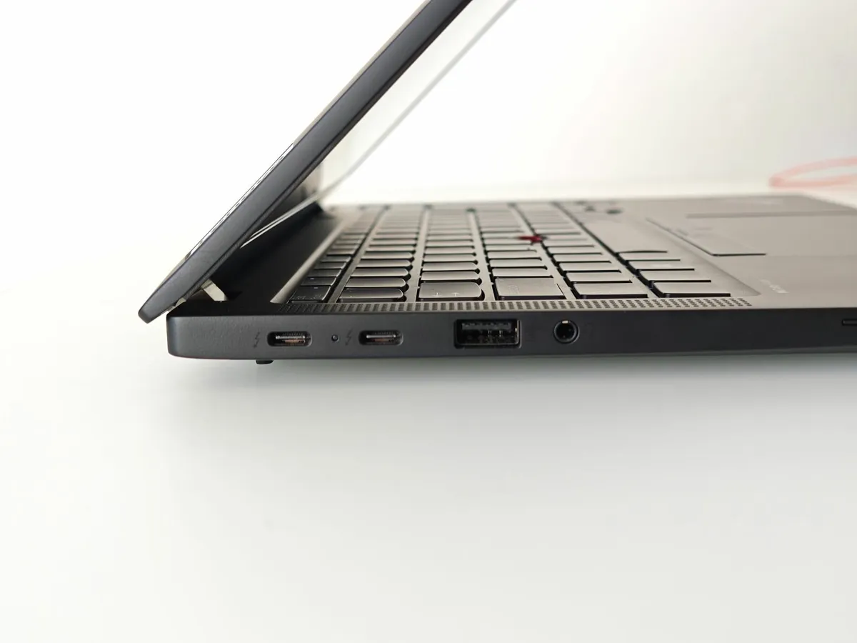 Lenovo ThinkPad X13 Gen 4 - Image 3