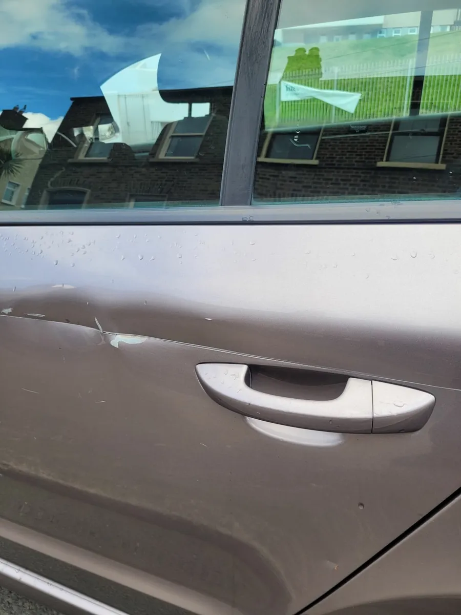 Skoda Superb 2011 - Image 2