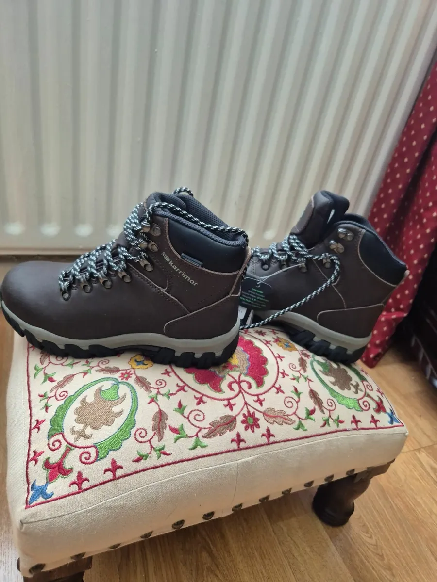BOOTS - Image 1