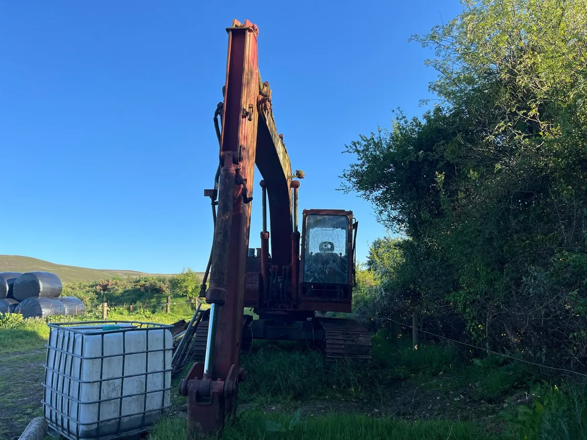 J.S.W Old Hitachi Digger - Image 1