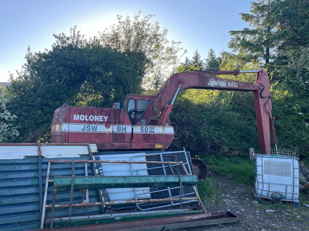 J.S.W Old Hitachi Digger - Image 2