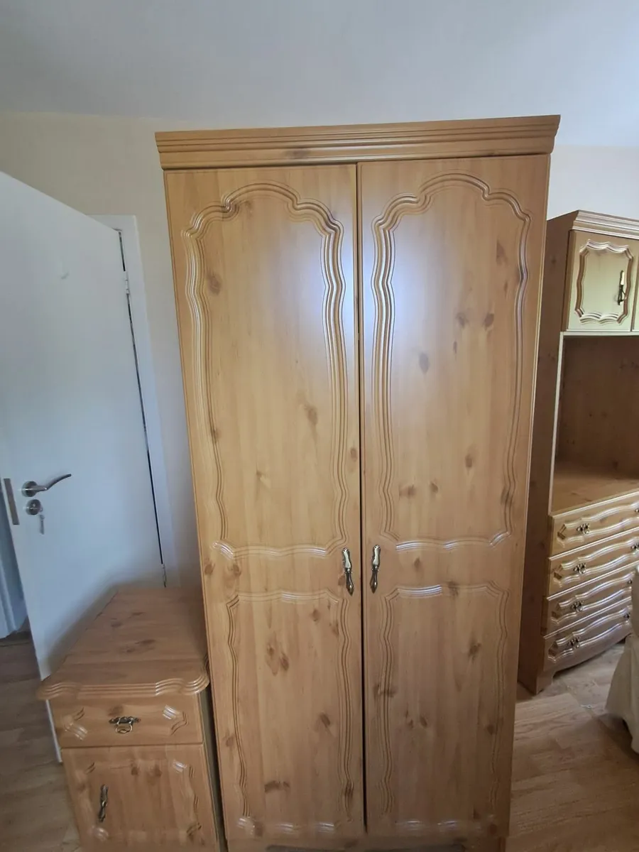 Bedroom furniture - Image 1