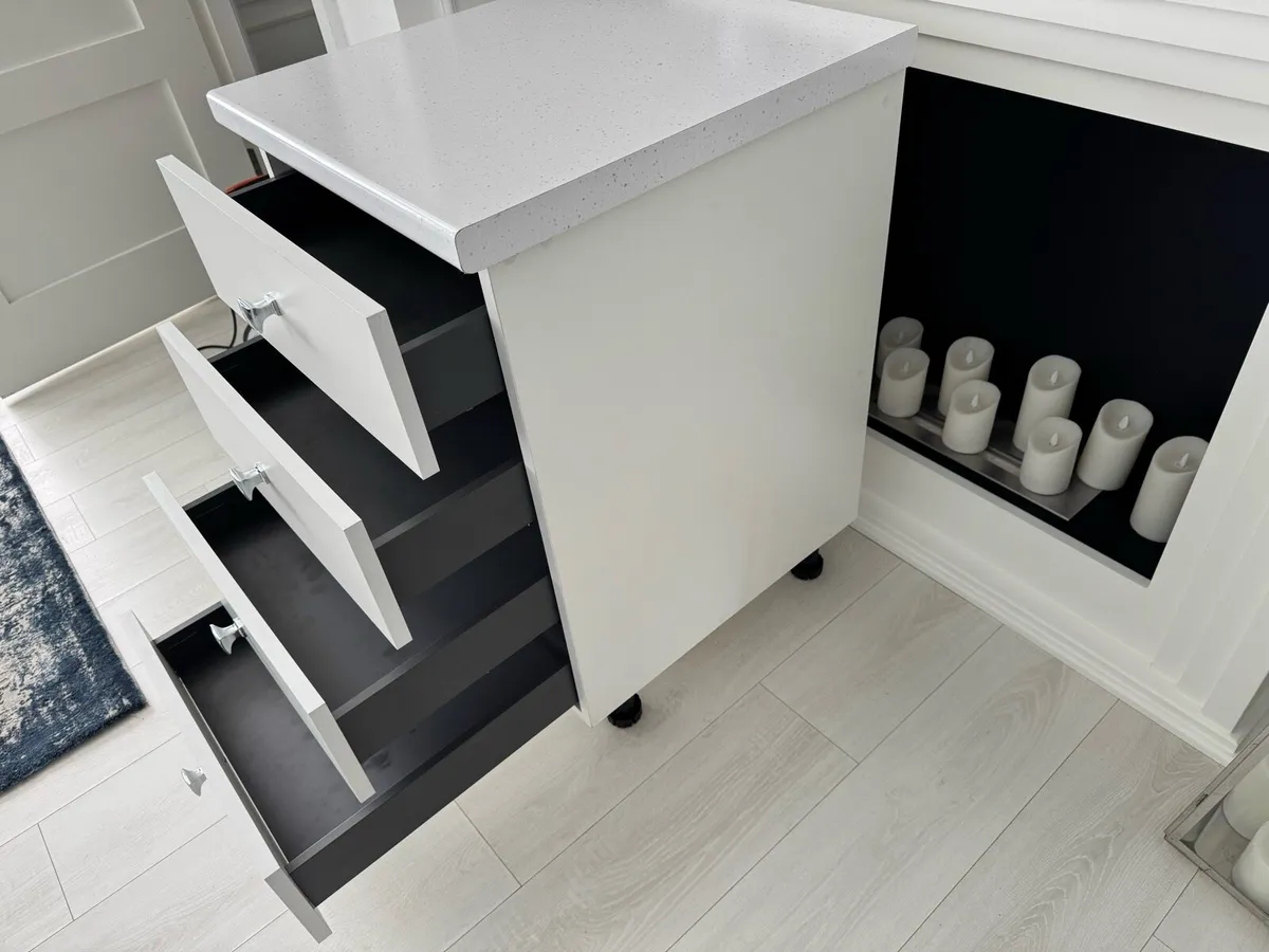 White 4 drawer cabinet as new - Image 3