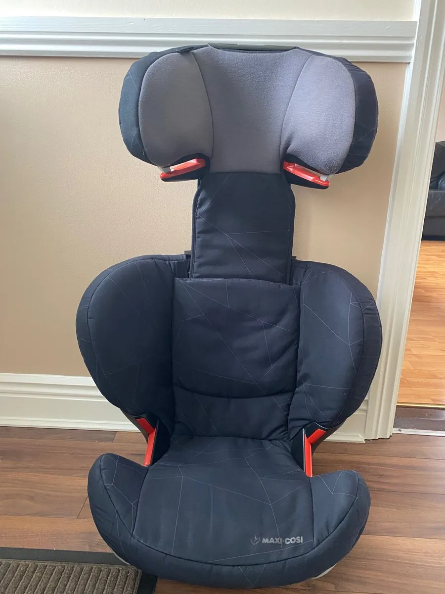 Maxi Cosi car seat - Image 1