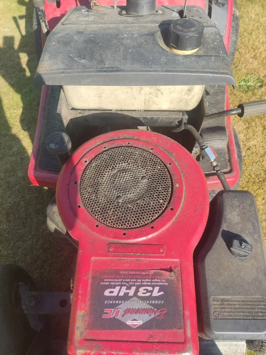 Ride on lawnmower - Image 2