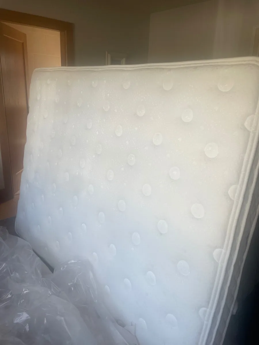 Mattress - king size - Image 1