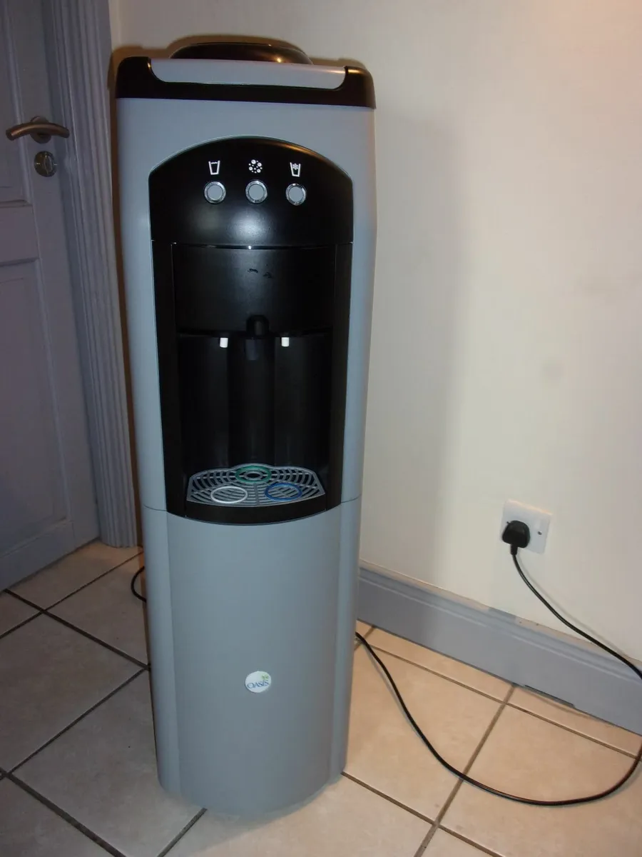 Oasis water dispenser for still and sparkling - Image 1