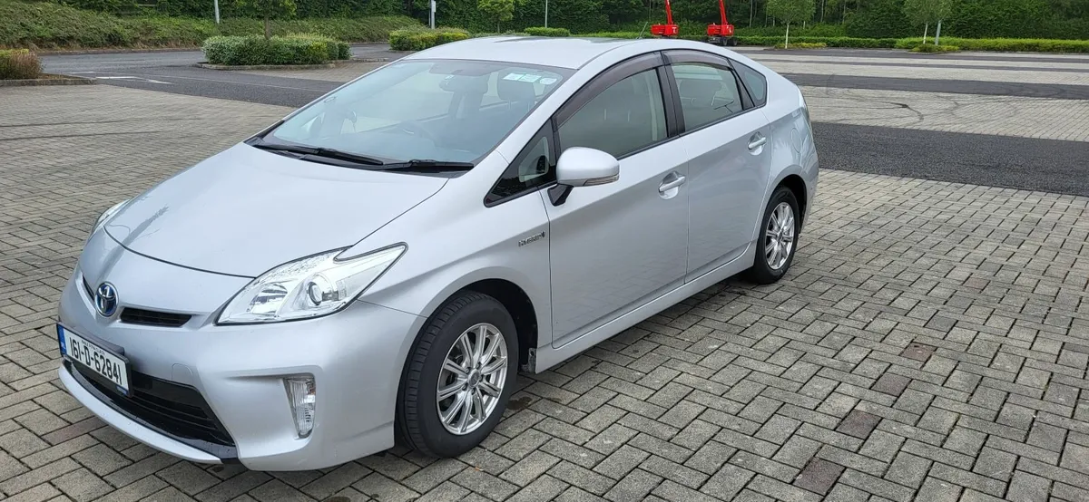 Toyota Prius 2016 - Image 2