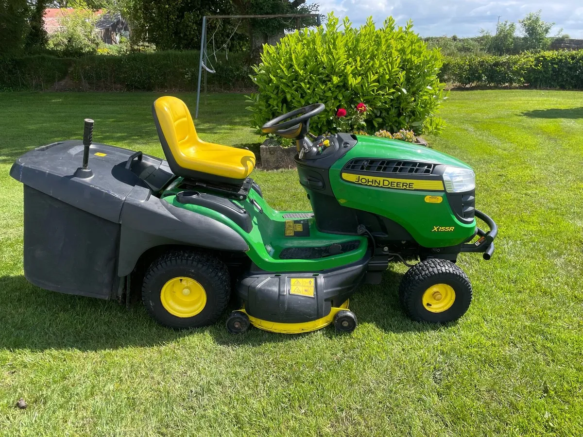 Ride on lawnmower - Image 1