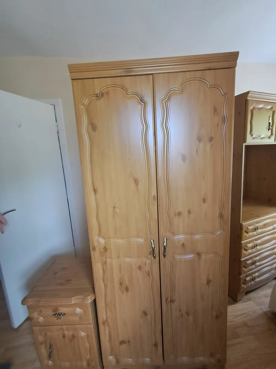 Bedroom furniture - Image 4