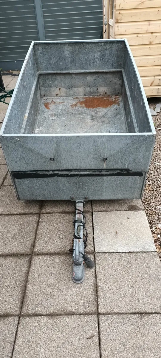 Trailer - Image 1