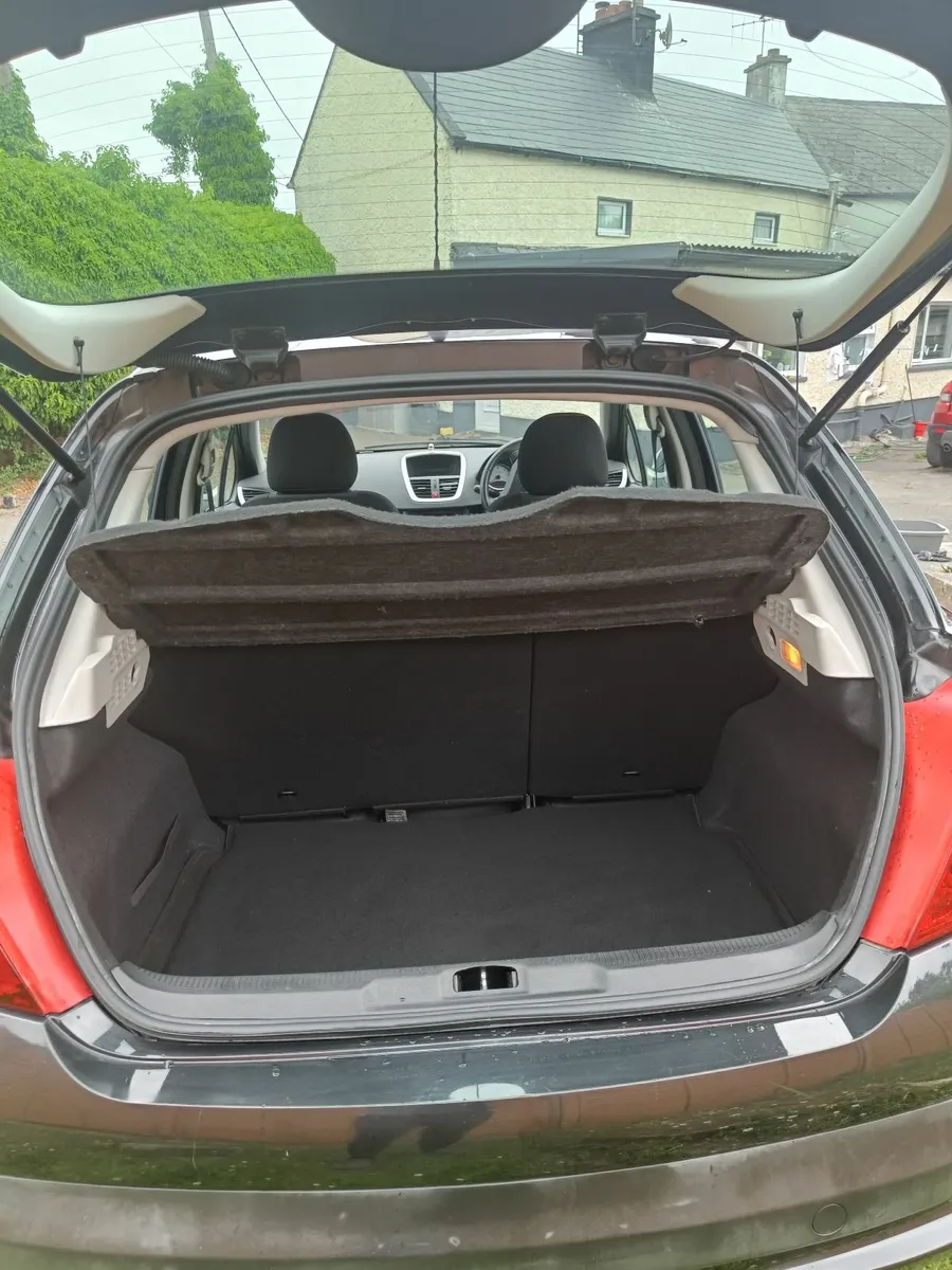 Peugeot 207 2011 - Image 2