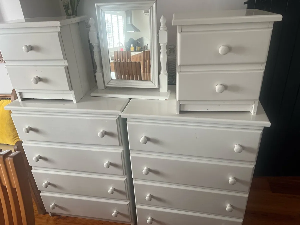 Chest of drawers - Image 1