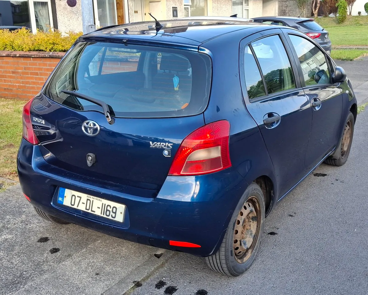 Toyota Yaris Terra 5p - Image 2