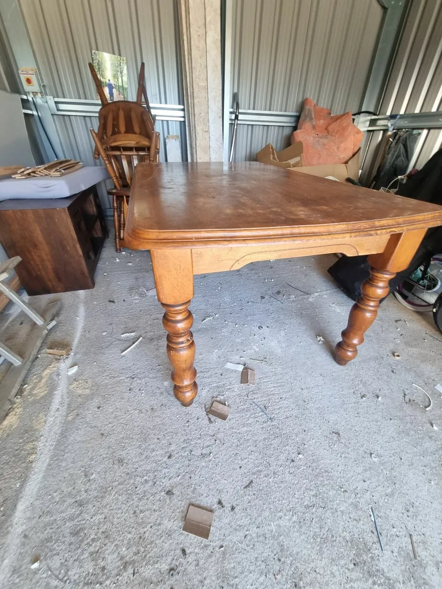 Dining table and chairs - Image 1