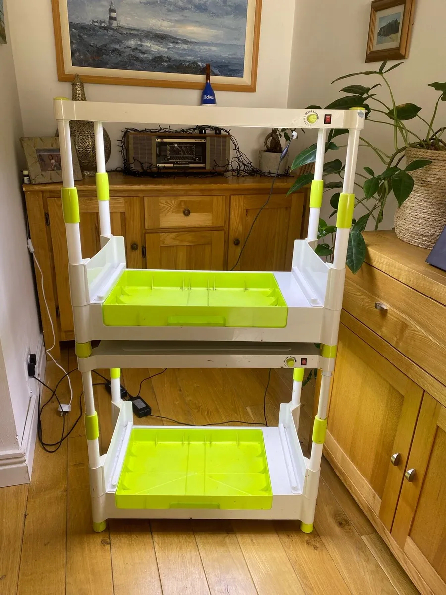 Hydroponic indoor growing system - Image 1