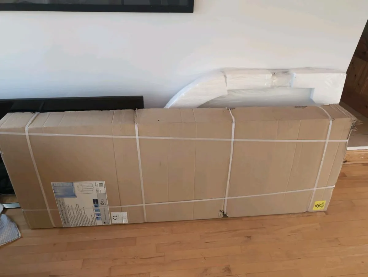 Shower enclosure and tray - Image 3