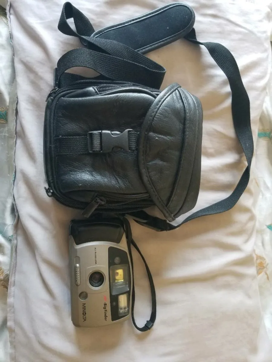 Minolta Compact big finder camera and leather case - Image 1