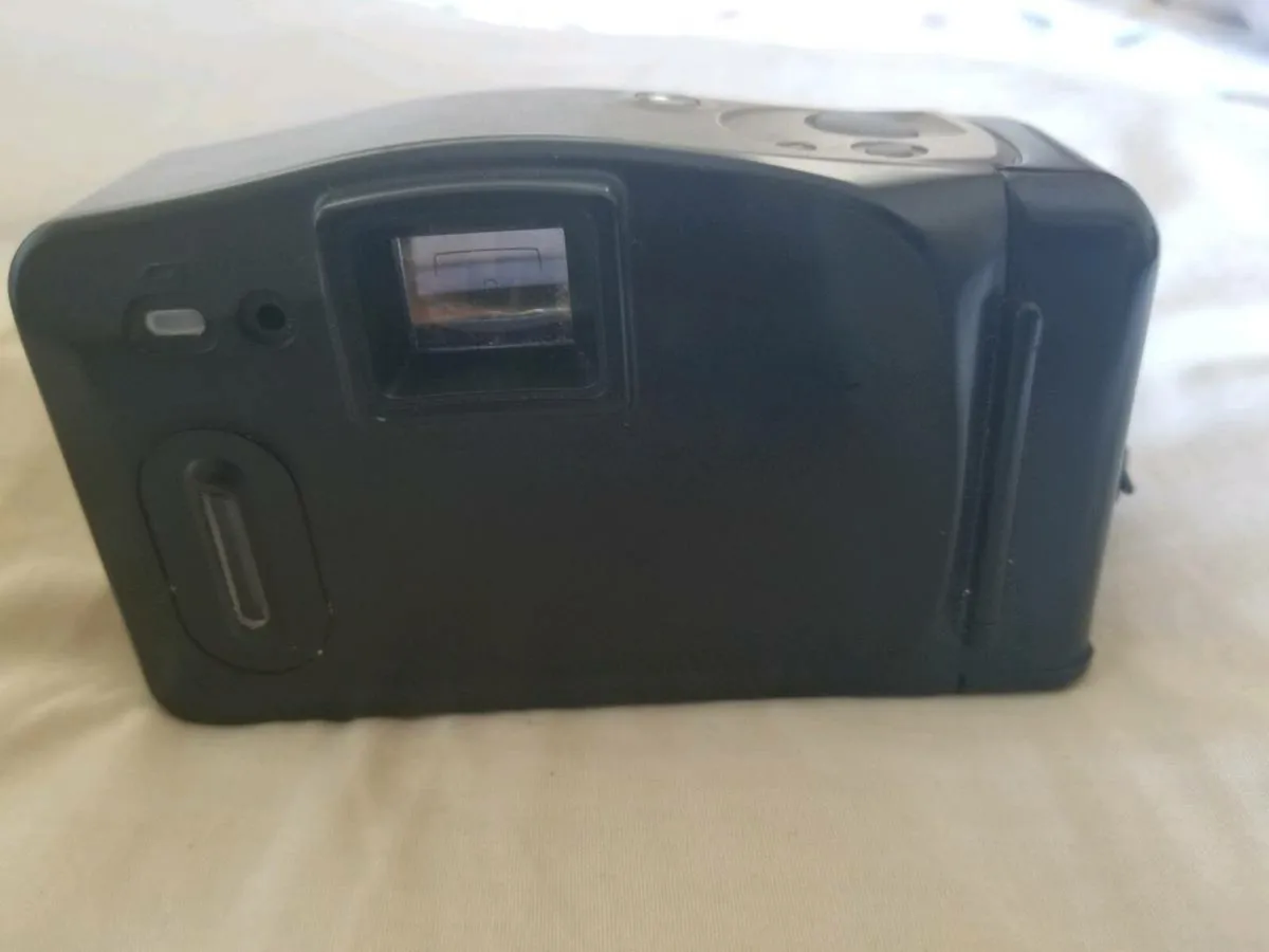 Minolta Compact big finder camera and leather case - Image 4