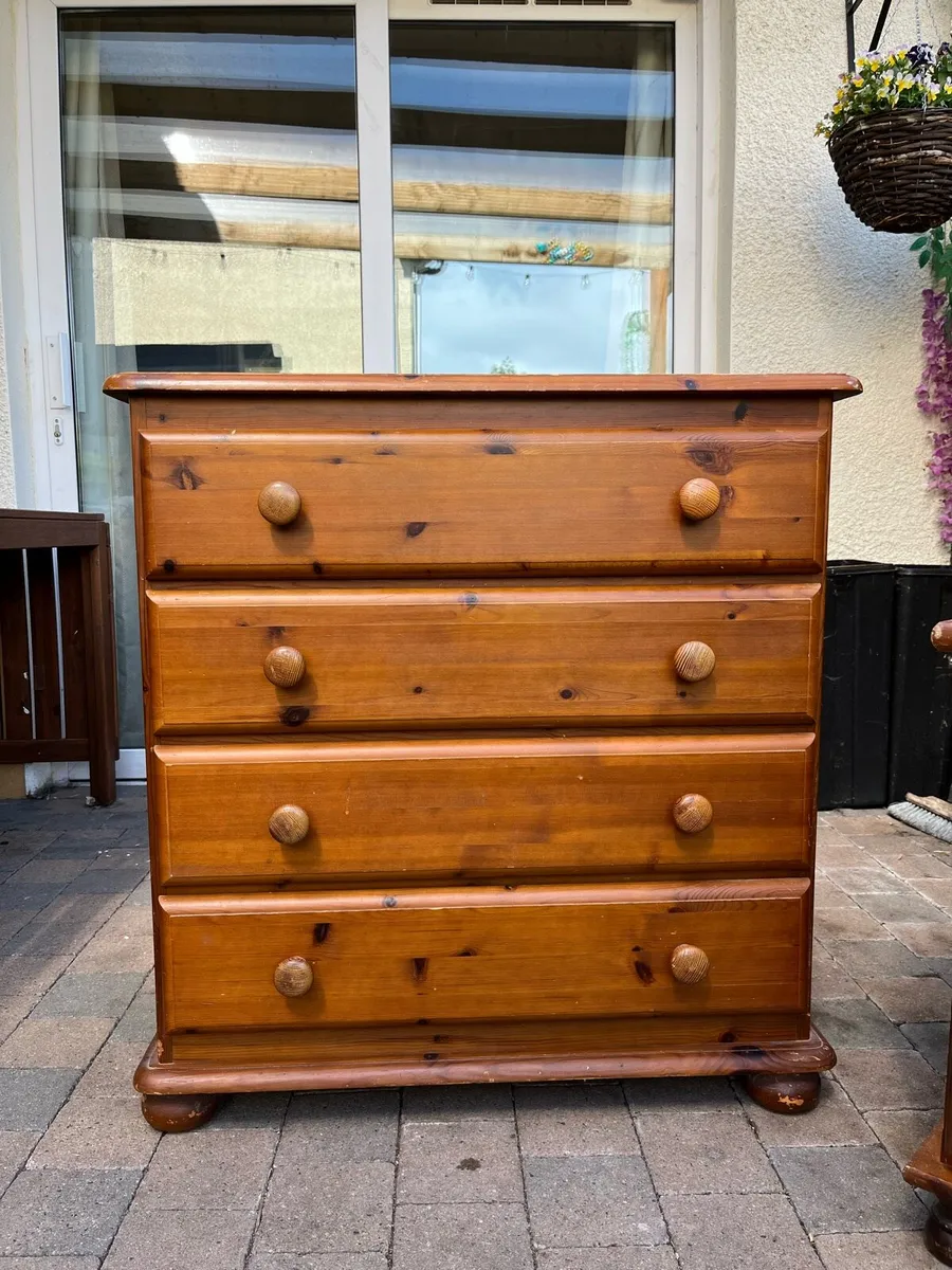 Chest of drawers and bedside locker - Image 2