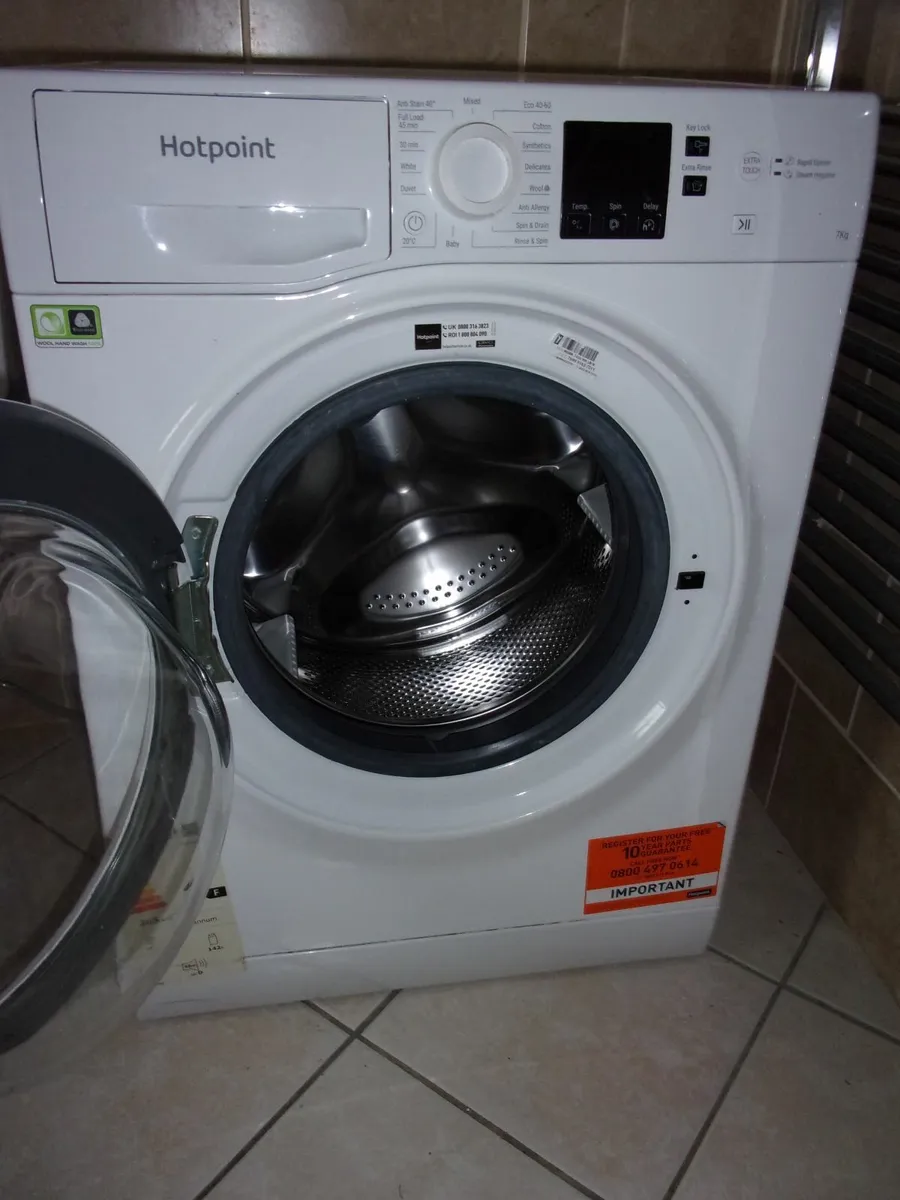 Hotpoint washing machine VGC - Image 2