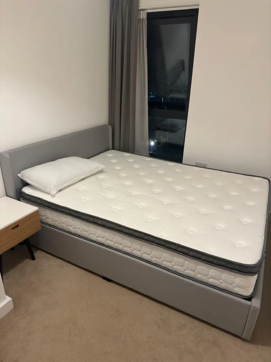 Bed - Image 1