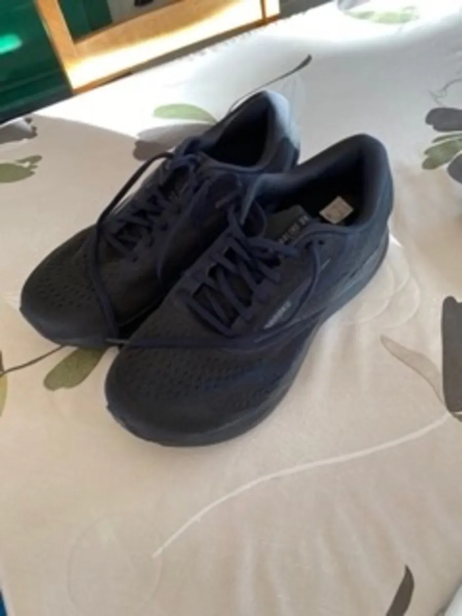BROOKS TRAINERS - Image 1