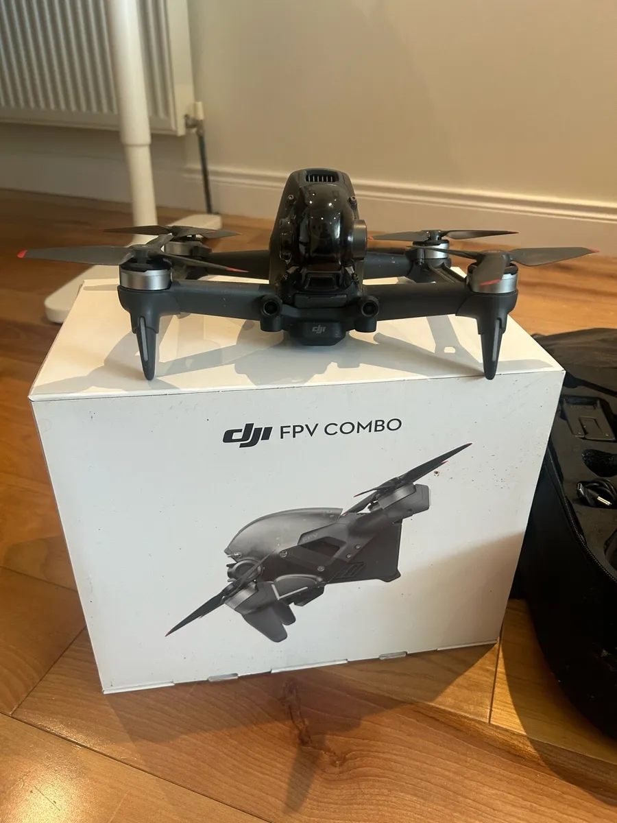 DJI FPV fly more Combo - Image 1