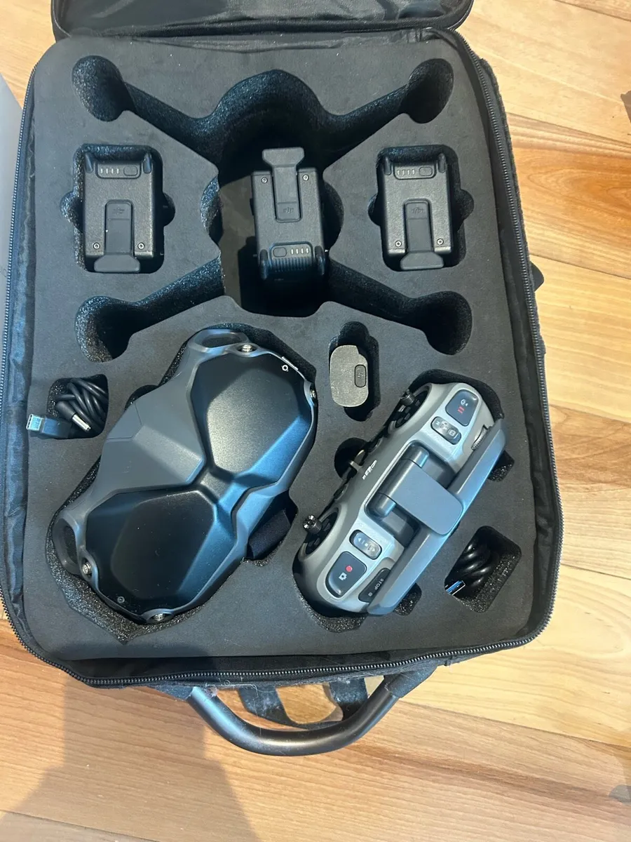 DJI FPV fly more Combo - Image 2