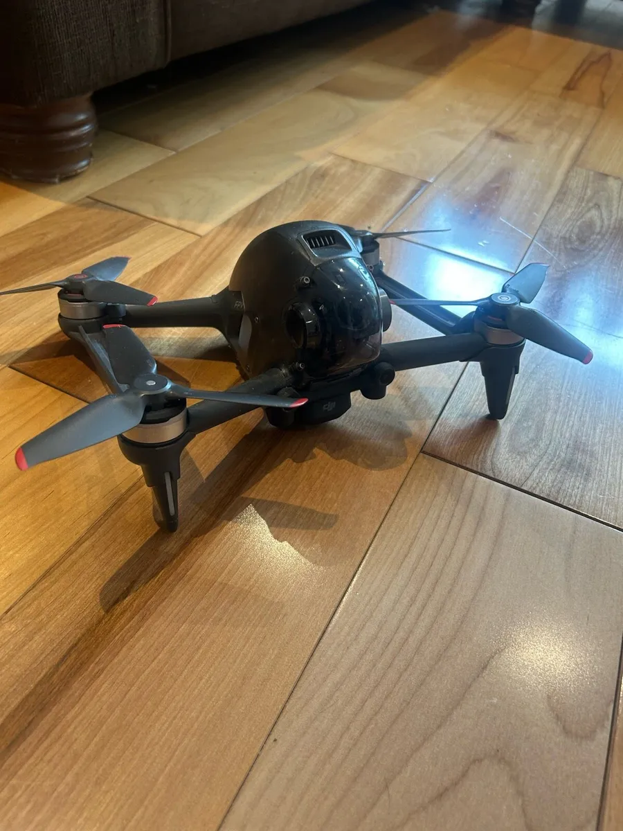 DJI FPV fly more Combo - Image 3