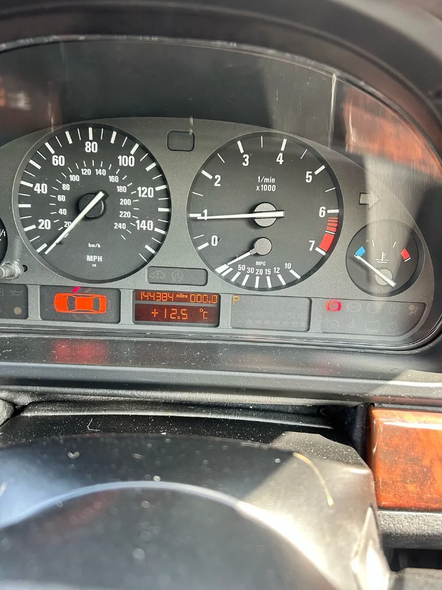 BMW 5-Series 2003 - Image 2