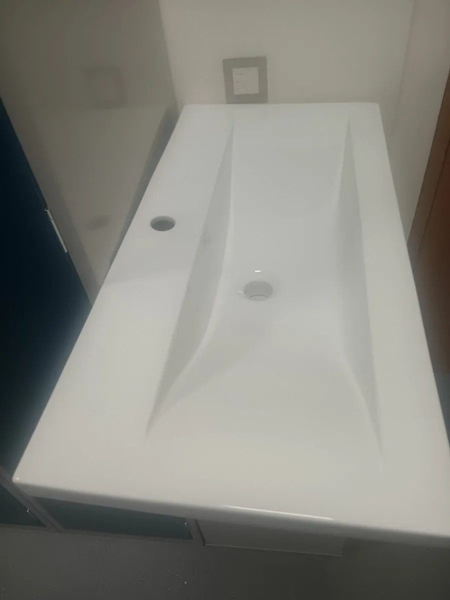 Bathroom  sink - Image 1