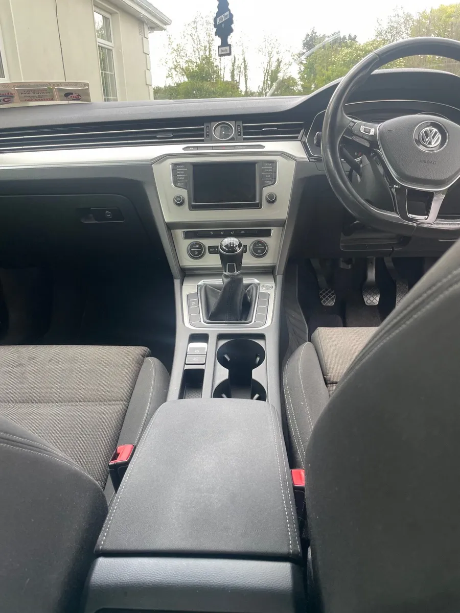 Volkswagen Passat 2015 - Image 3