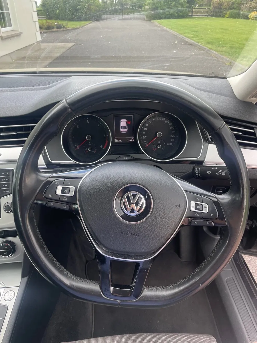 Volkswagen Passat 2015 - Image 4