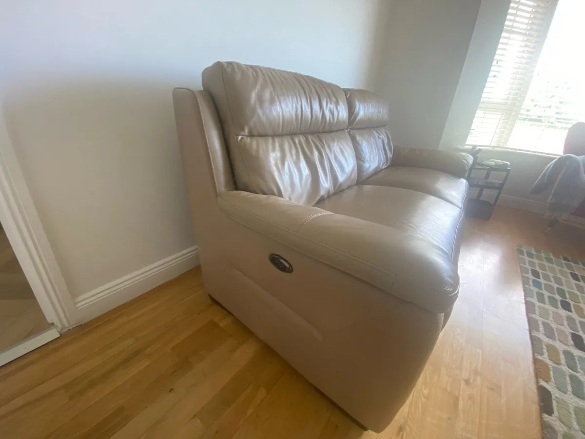 Leather reclining couch - Image 1